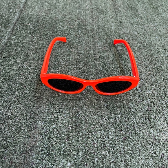Prada sunglasses - Picture 1 of 8
